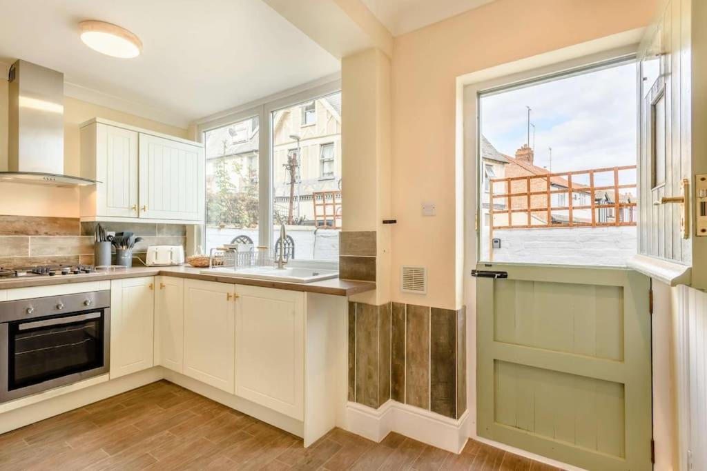 Austin Terrace * Gorleston-On-Sea